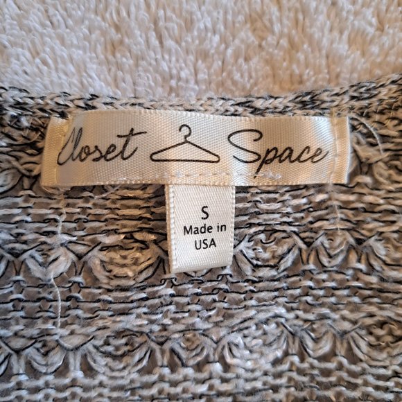 Closet Space Gray Cold Shoulder Lightweight Open Weave Sweater Size Small - Picture 5 of 6